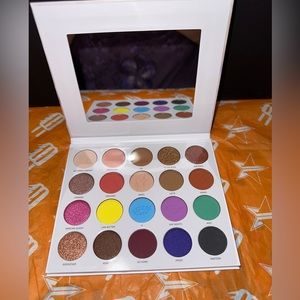 MORPHE MADDIE ZIEGLER THE IMAGINATION PALETTE
